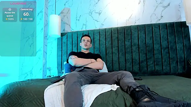 Snapshot of Dustin_Sonne chatting on September 19, 3:43 am Dustin Sonne online show from September 19, 3:43 am
