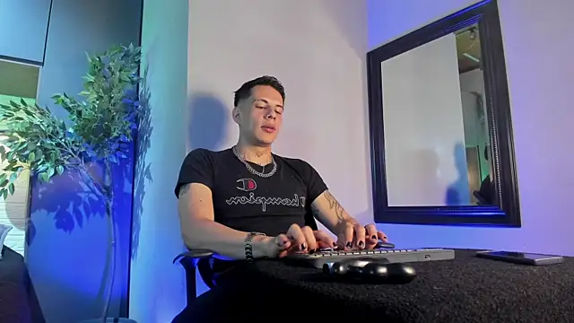 Snapshot of Dustin_Sonne chatting on July 2, 3:45 am Dustin Sonne online show from July 2, 3:45 am