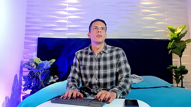 Dustin Sonne online show from April 12, 3:32 am