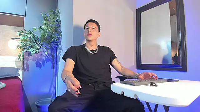 Snapshot of Dustin_Sonne chatting on June 30, 9:26 pm Dustin Sonne online show from June 30, 9:26 pm