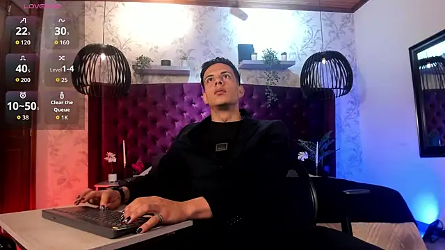 Snapshot of Dustin_Sonne chatting on June 16, 3:39 am Dustin Sonne online show from June 16, 3:39 am