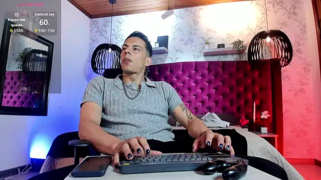Snapshot of Dustin_Sonne chatting on June 17, 3:39 am Dustin Sonne online show from June 17, 3:39 am