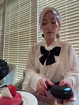 Snapshot of winter11 chatting on February 6, 5:14 am winter11 online show from February 6, 5:14 am