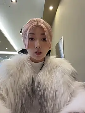 Snapshot of winter11 chatting on January 18, 12:25 am winter11 online show from January 18, 12:25 am