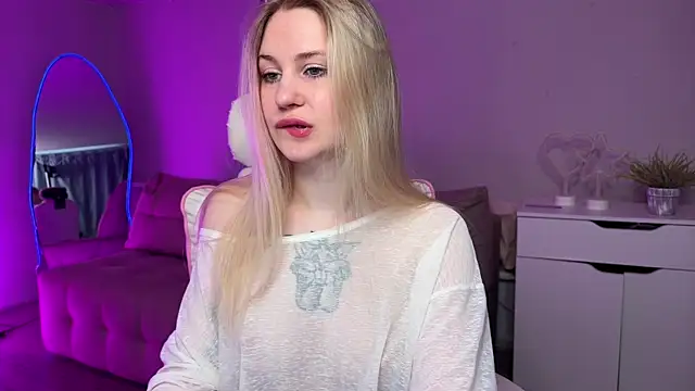 Sofia Kenwood online show from April 19, 4:02 am