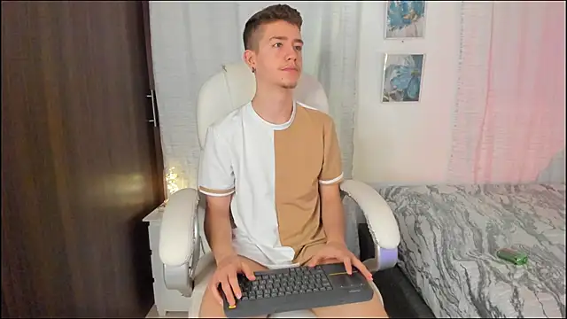 ThiagooJames online show from September 26, 3:24 am