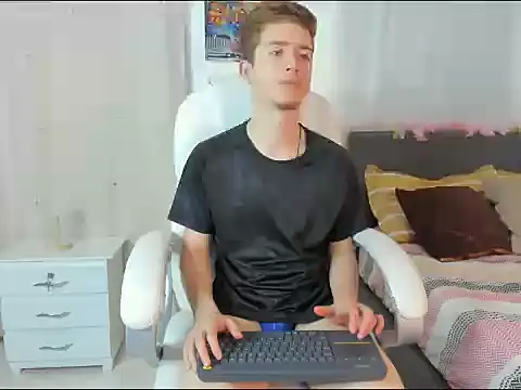 Snapshot of ThiagooJames chatting on November 22, 3:16 am ThiagooJames online show from November 22, 3:16 am