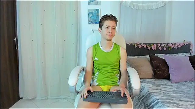 Snapshot of ThiagooJames chatting on December 2, 1:28 am ThiagooJames online show from December 2, 1:28 am