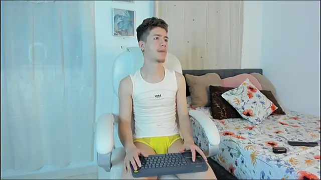 Snapshot of ThiagooJames chatting on October 31, 12:51 am ThiagooJames online show from October 31, 12:51 am