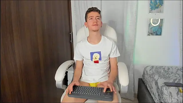 ThiagooJames online show from October 4, 2:35 am