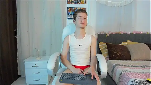 Snapshot of ThiagooJames chatting on November 21, 2:10 am ThiagooJames online show from November 21, 2:10 am