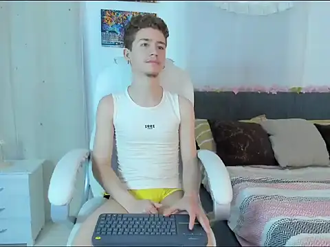 Snapshot of ThiagooJames chatting on November 24, 2:22 am ThiagooJames online show from November 24, 2:22 am