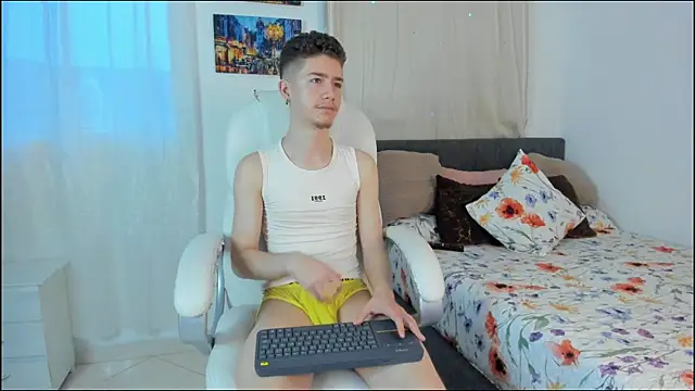 Snapshot of ThiagooJames chatting on October 22, 10:41 pm ThiagooJames online show from October 22, 10:41 pm