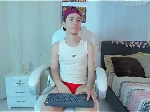 Snapshot of ThiagooJames chatting on November 25, 2:01 am ThiagooJames online show from November 25, 2:01 am