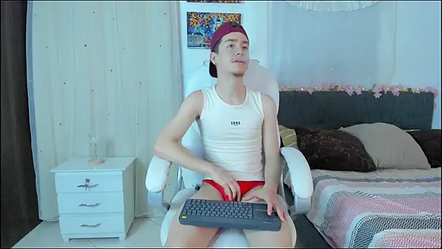 Snapshot of ThiagooJames chatting on November 18, 1:10 am ThiagooJames online show from November 18, 1:10 am