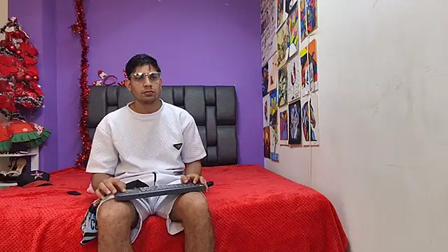 ashtoncooperr online show from November 22, 12:10 am