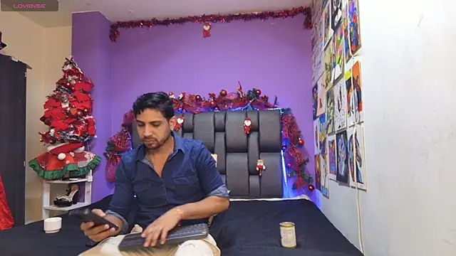 ashtoncooperr online show from December 3, 6:51 pm