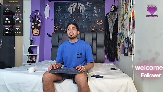 ashtoncooperr online show from October 27, 7:04 pm