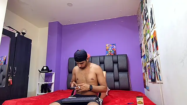 ashtoncooperr online show from November 8, 7:39 pm