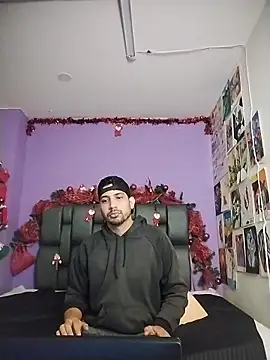 ashtoncooperr online show from December 4, 4:06 pm