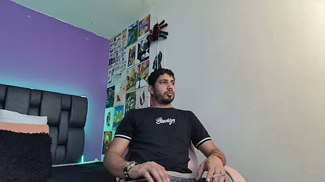 ashtoncooperr online show from November 4, 6:55 pm