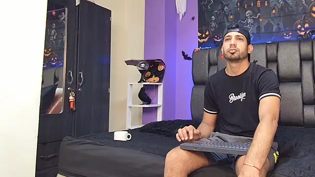 ashtoncooperr online show from October 24, 6:29 pm