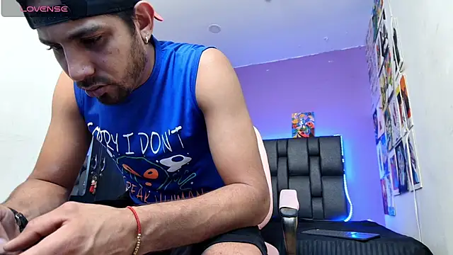 ashtoncooperr online show from November 14, 6:55 pm