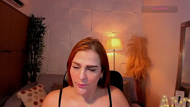 iamxamira online show from September 22, 12:33 pm
