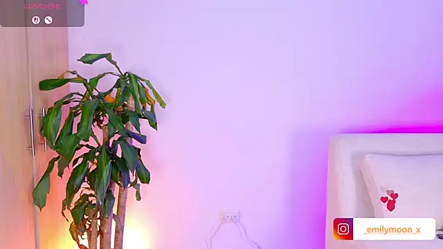 onlyemily  online show from April 28, 2:27 am