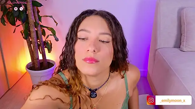 onlyemily  online show from March 12, 1:00 am