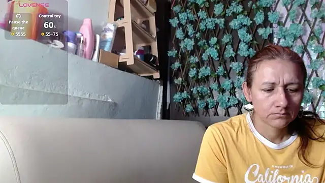 darling hott online show from April 5, 11:28 am