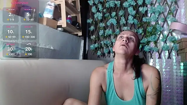 darling hott online show from April 7, 8:49 am