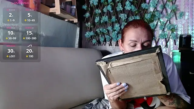 darling hott online show from March 10, 8:51 am