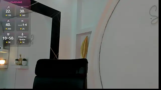 Vicky Hottman online show from April 12, 2:20 pm