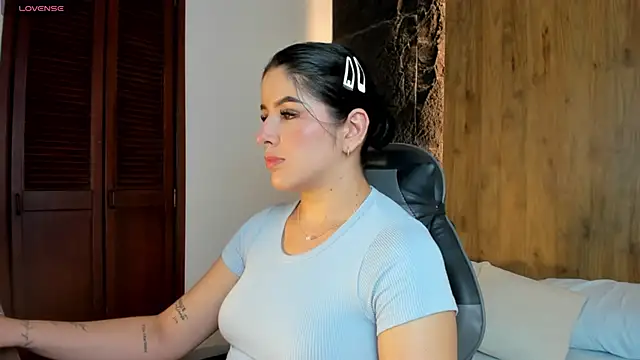 Snapshot of evelin_lopezz chatting on October 4, 2:13 am evelin lopezz online show from October 4, 2:13 am