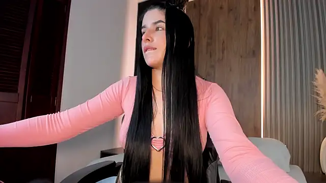 Snapshot of evelin_lopezz chatting on February 1, 2:21 am evelin lopezz online show from February 1, 2:21 am