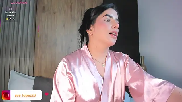 Snapshot of evelin_lopezz chatting on March 3, 2:18 am evelin lopezz online show from March 3, 2:18 am