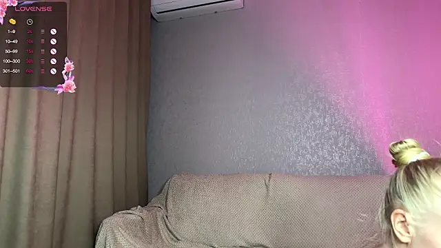 Elizabeth Mitchel online show from October 14, 6:41 pm