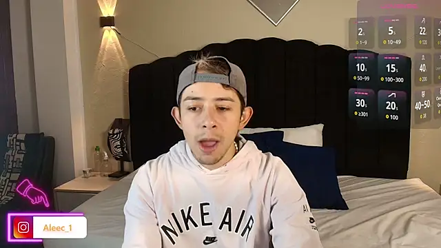 Snapshot of Aleecandrews chatting on September 15, 7:14 pm Aleecandrews online show from September 15, 7:14 pm