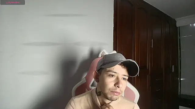 Snapshot of Aleecandrews chatting on October 14, 7:14 pm Aleecandrews online show from October 14, 7:14 pm
