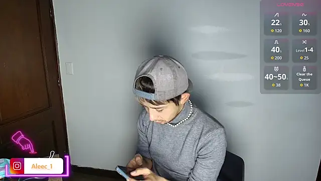 Snapshot of Aleecandrews chatting on September 19, 7:18 pm Aleecandrews online show from September 19, 7:18 pm