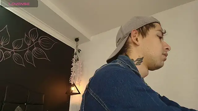 Aleecandrews online show from December 1, 7:15 pm