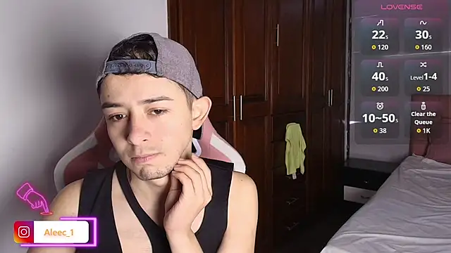 Snapshot of Aleecandrews chatting on October 11, 7:37 pm Aleecandrews online show from October 11, 7:37 pm