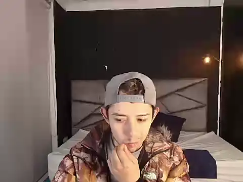 Snapshot of Aleecandrews chatting on September 18, 7:50 pm Aleecandrews online show from September 18, 7:50 pm