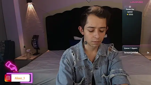 Snapshot of Aleecandrews chatting on September 11, 7:14 pm Aleecandrews online show from September 11, 7:14 pm