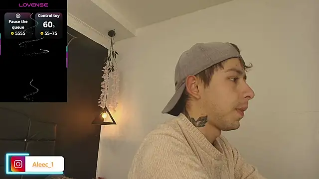 Aleecandrews online show from December 2, 7:04 pm