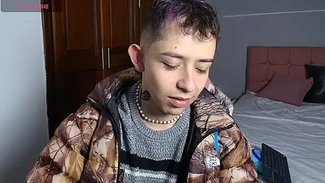 Snapshot of Aleecandrews chatting on September 27, 7:42 pm Aleecandrews online show from September 27, 7:42 pm