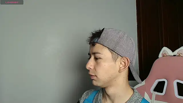 Snapshot of Aleecandrews chatting on October 17, 7:26 pm Aleecandrews online show from October 17, 7:26 pm