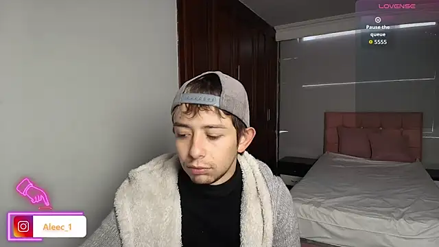 Snapshot of Aleecandrews chatting on September 17, 7:27 pm Aleecandrews online show from September 17, 7:27 pm