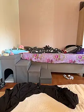 Seductively4 20 online show from April 2, 10:44 am